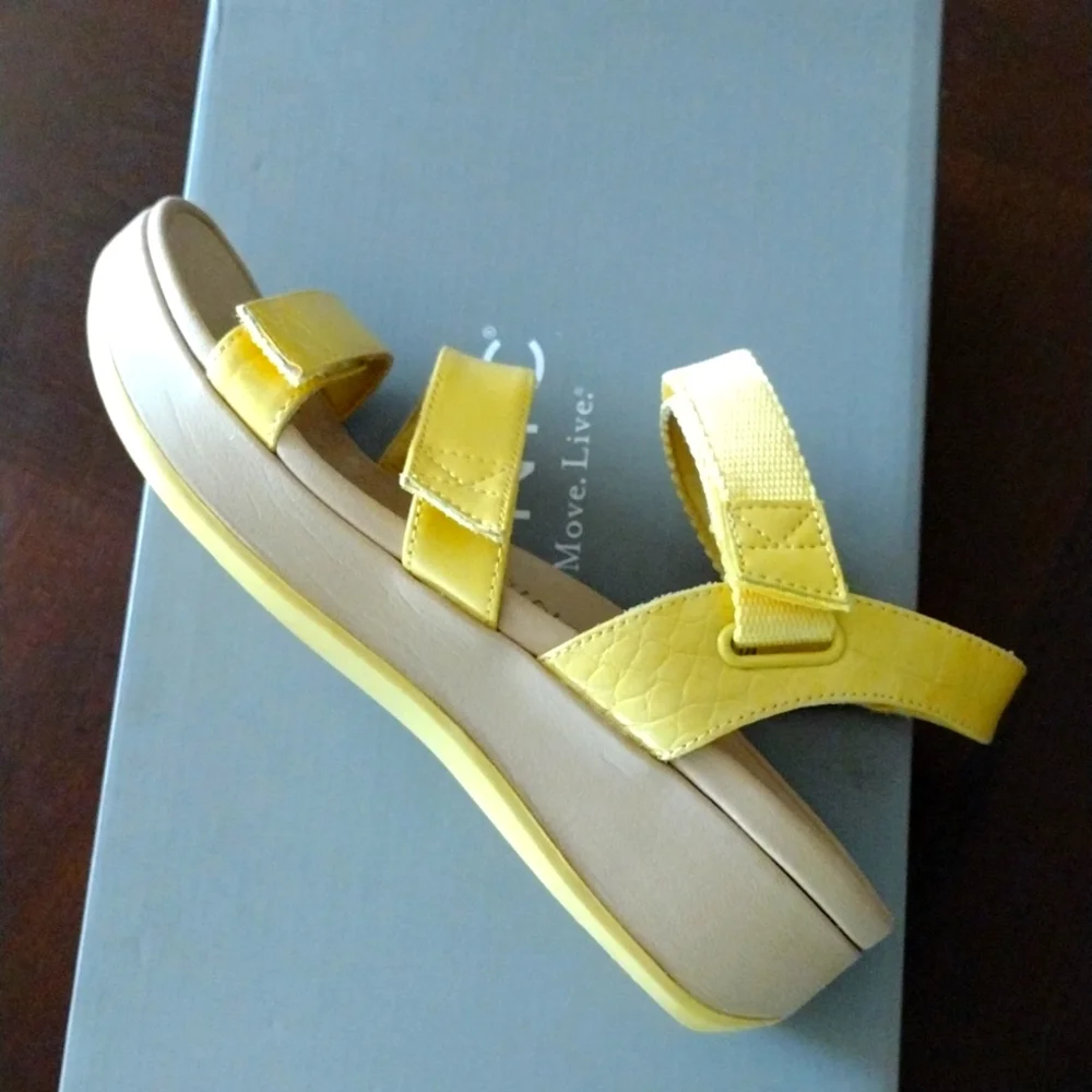 Vionic adjustable wedge sandals - Misty yellow size 7W NIB - Picture 11 of 16